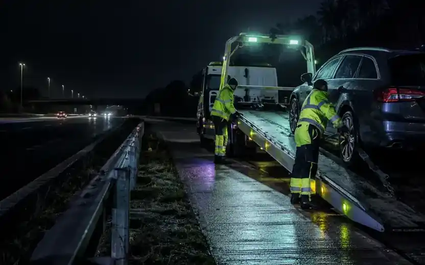 motorway car recovery service